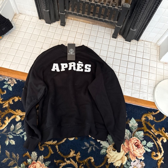Move Theology Apres Sweatshirt. NWT . Retail 70 - Picture 2 of 5